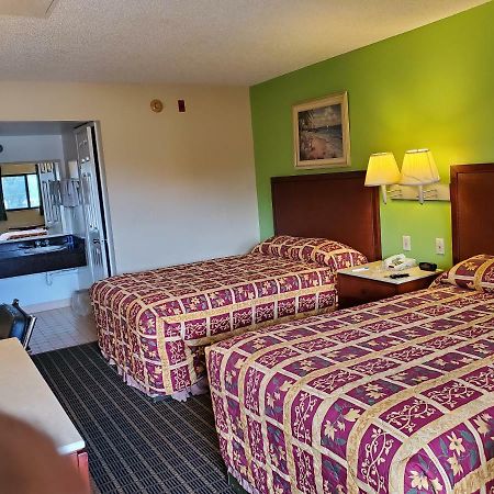 Rodeway Inn Forest City Eksteriør billede