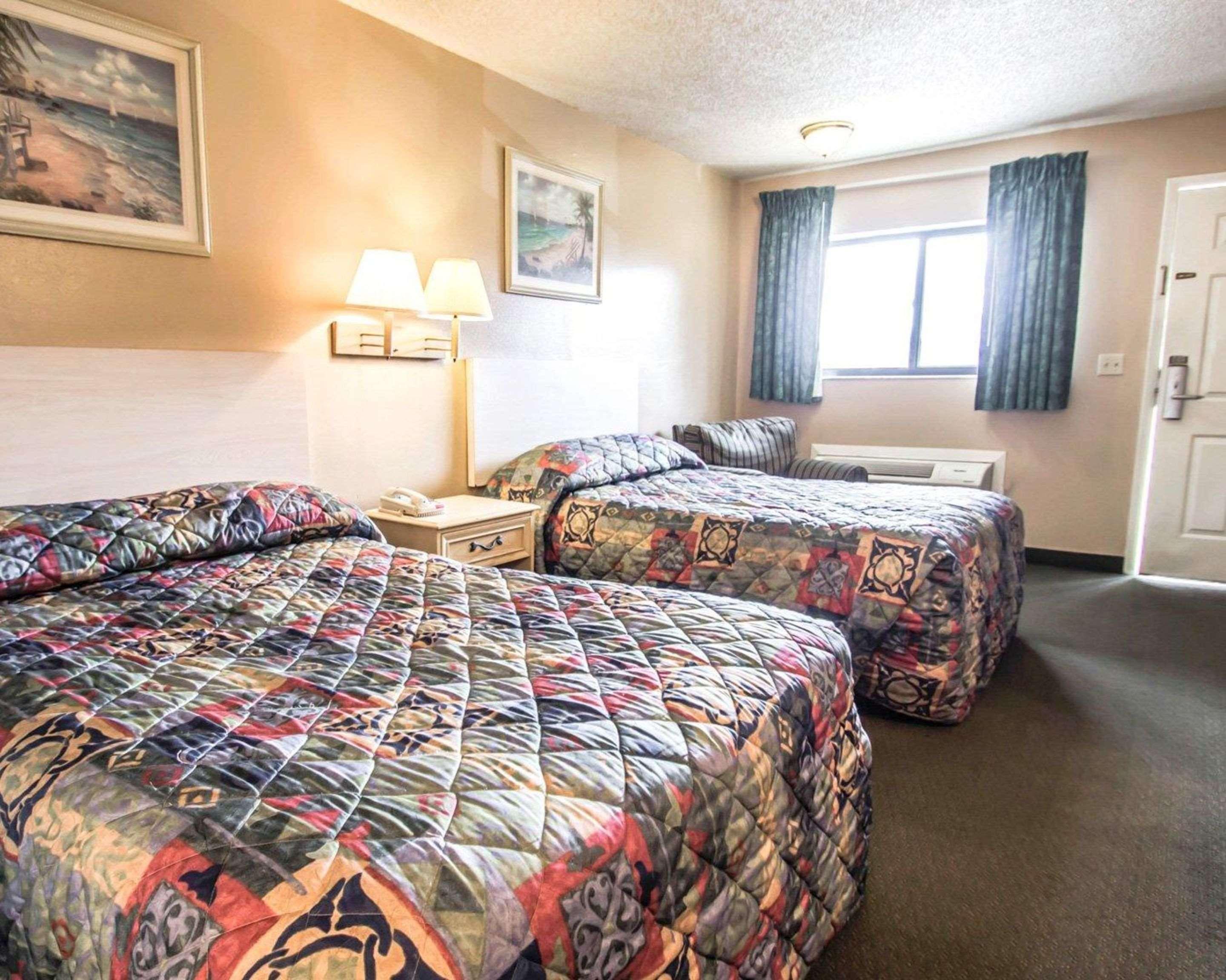 Rodeway Inn Forest City Eksteriør billede
