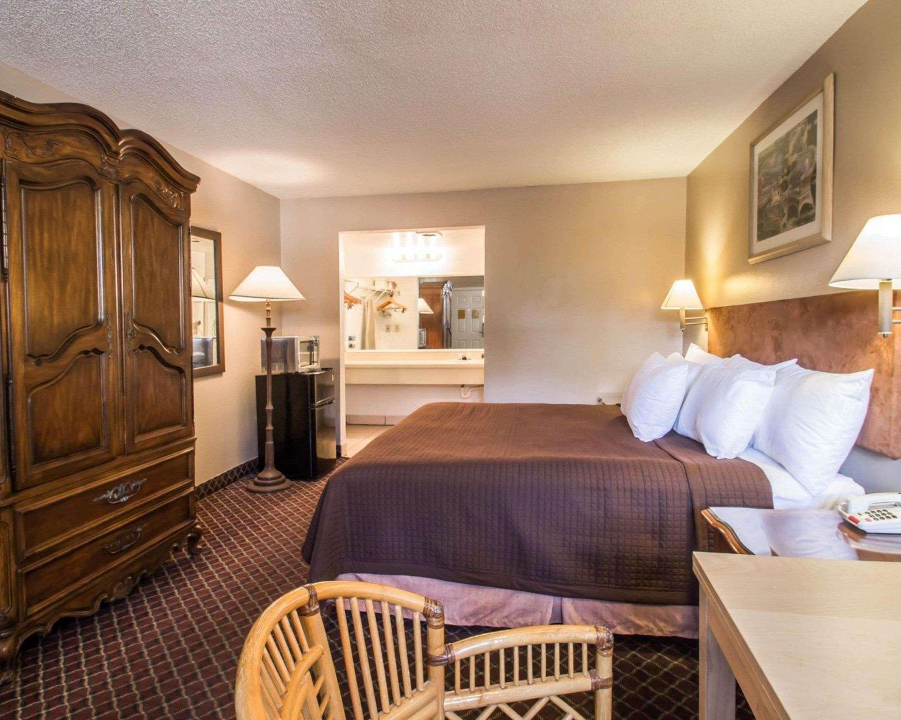 Rodeway Inn Forest City Eksteriør billede