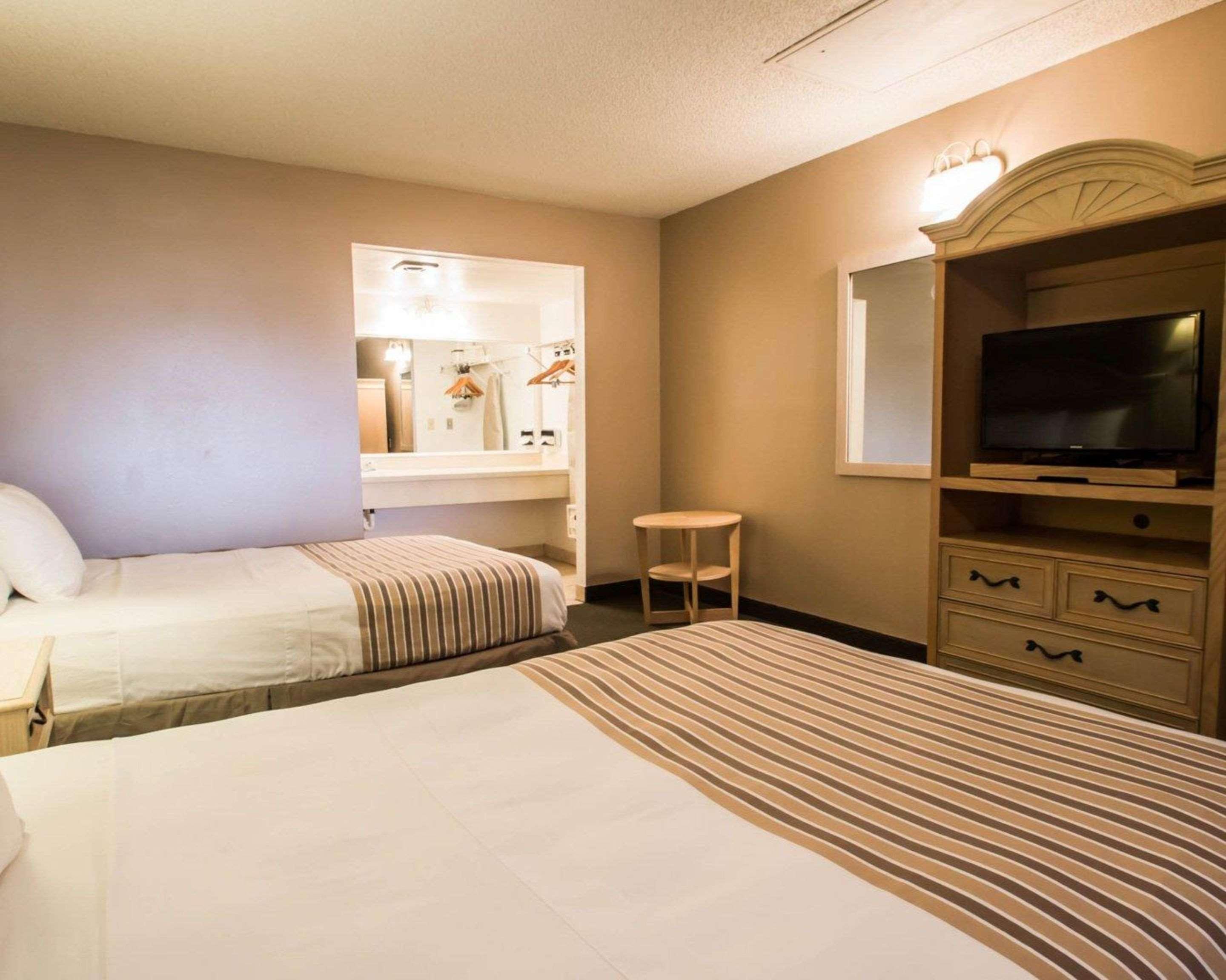Rodeway Inn Forest City Eksteriør billede