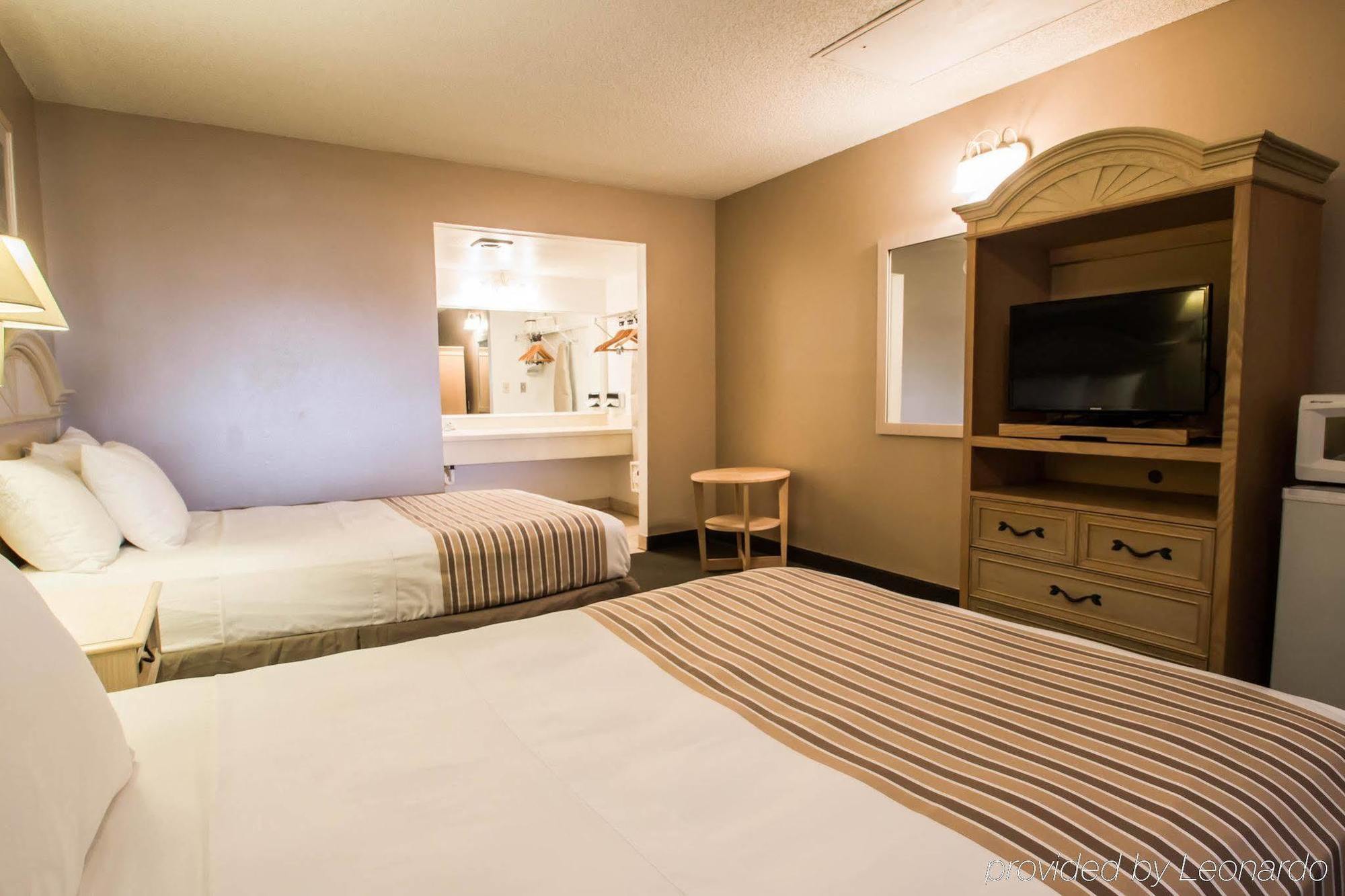 Rodeway Inn Forest City Eksteriør billede